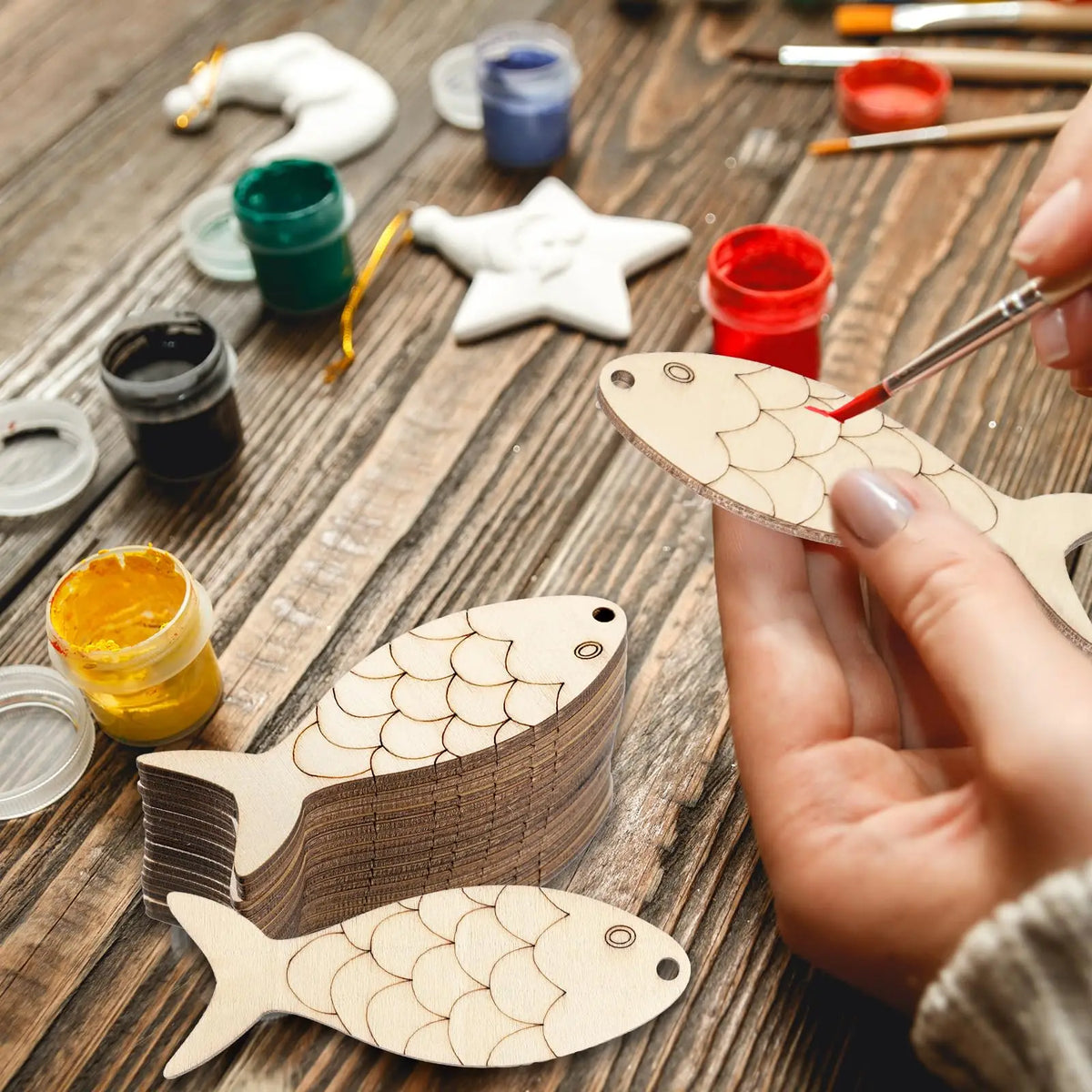 10pcs/set Fish Template Wooden Cutouts Unfinished Wooden Ornaments Blank Wooden Signs Wooden Cutouts with Rope for Home Hanging